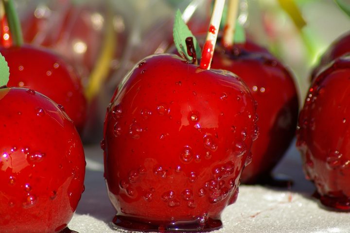 Que dites-vous des traditionnelles pommes d’amour à une fête d’anniversaire ?