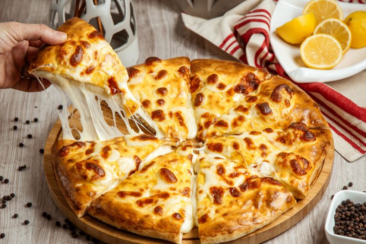 Explorez de nouvelles saveurs avec la pizza à la crème fraîche