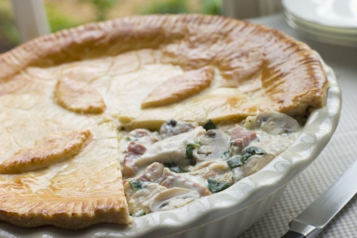 Tourte aux champignons et à la viande : une recette rustique et généreuse