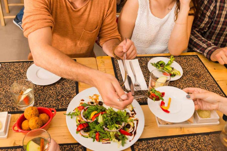 Savourez sans viande : les raisons de choisir un restaurant végétarien ou végétalien