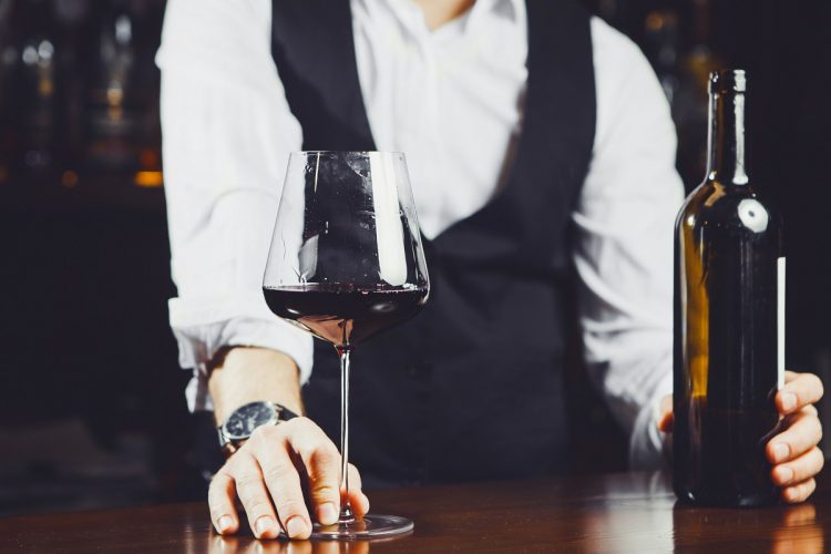 Vin rosé pétillant versus vin rosé tranquille : Découvrez les subtilités pour guider vos achats